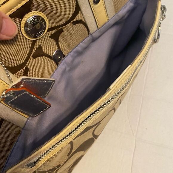 COACH Signature Daisy Vintage Tote Bag  Tan And  Brown 8X4X12 SEE DESCRIPTION - Picture 3 of 12